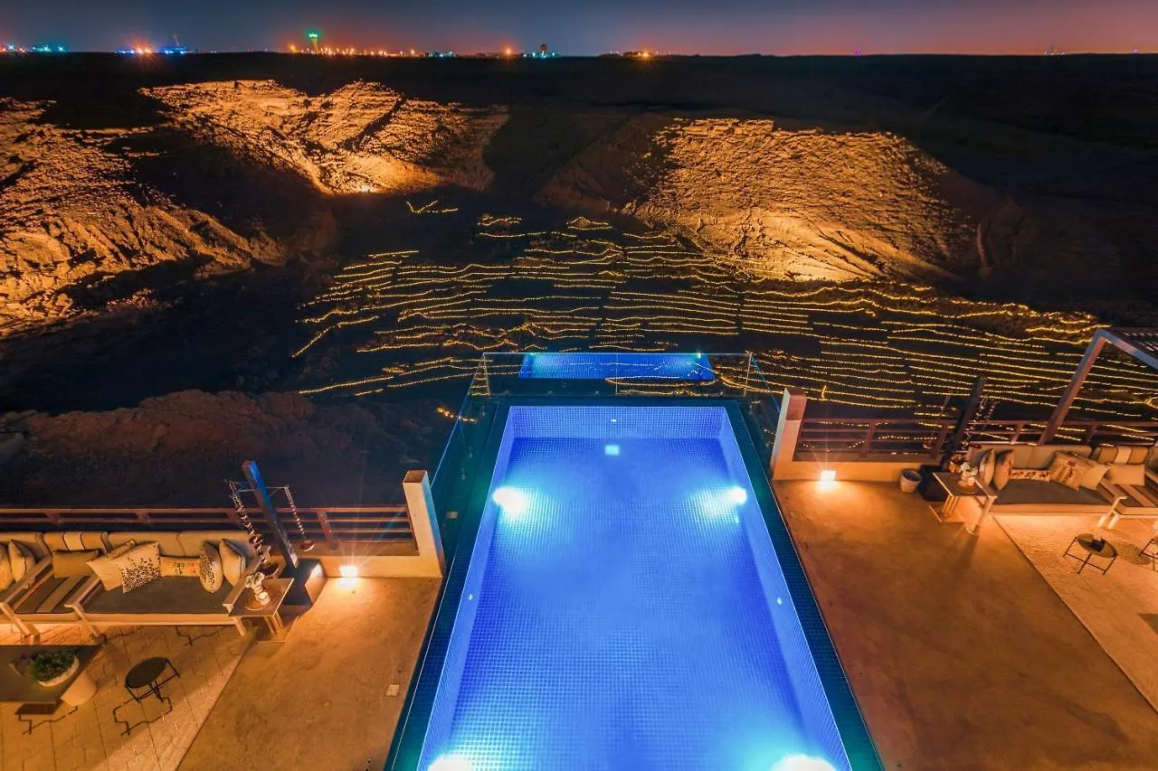 The Cliff Resort الرياض 5*,