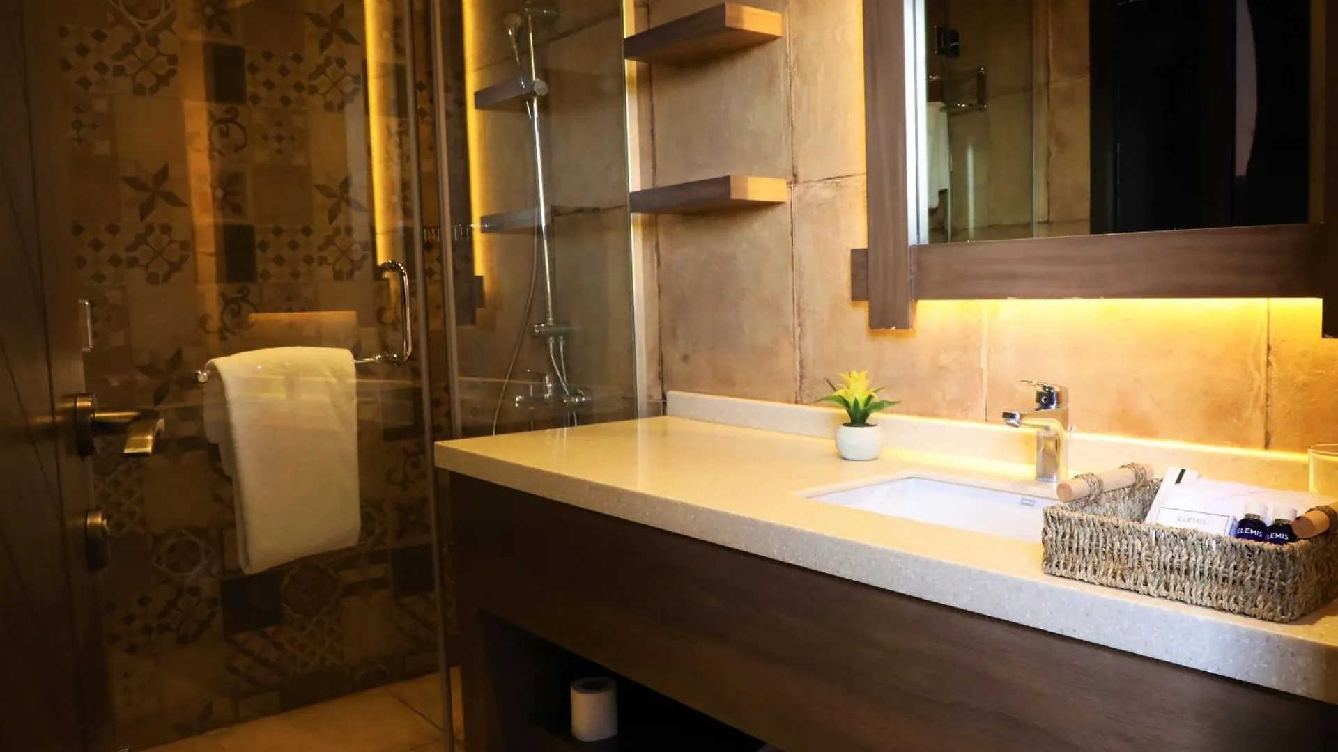 The Cliff Resort Riyadh 5*,
